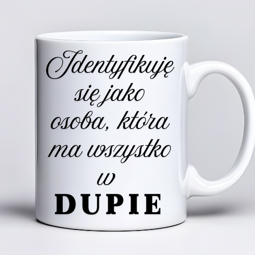 Kubek z nadrukiem 330ml z napisem „Identyfikuję się jako osoba, która ma wszystko w dupie”)