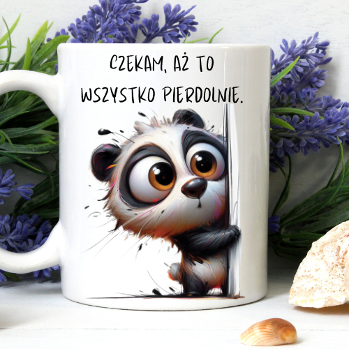 Kubek sublimowany 330 ml z pandą i napisem „Czekam, aż to wszystko pierdo***