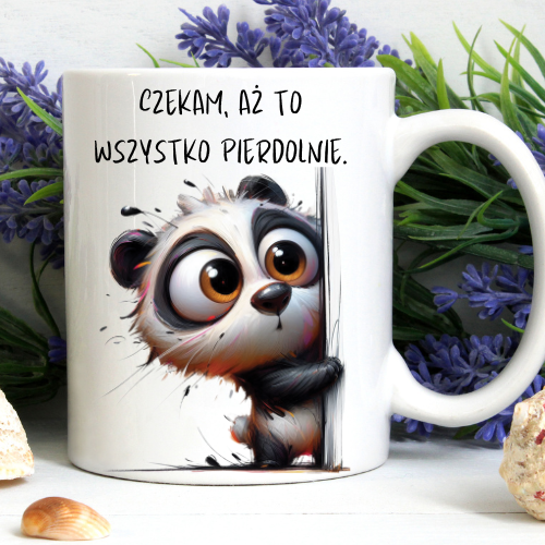 Kubek sublimowany 330 ml z pandą i napisem „Czekam, aż to wszystko pierdo***