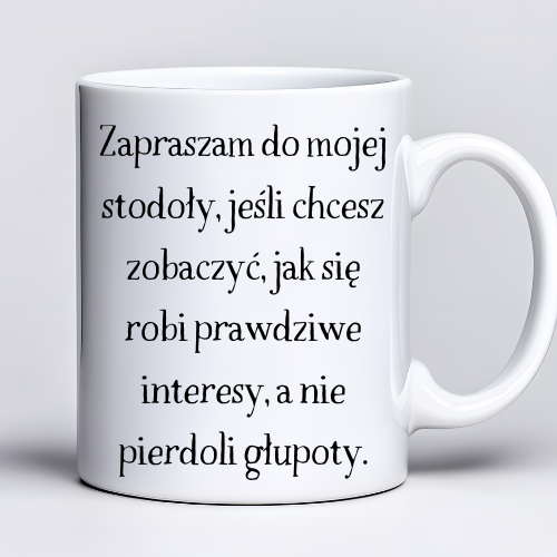 Kubek z nadrukiem 330 ml – traktor i napis „Jestem rolnikiem (czytaj: milionerem) / Zapraszam do mojej stodoły…”