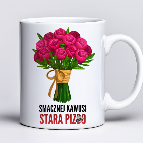 Kubek 330 ml z tekstem „Smacznej kawusi, stara PI#DO” i grafiką bukietu kwiatów