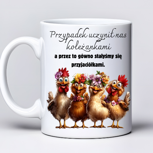 Kubek 330 ml z tekstem „Przypadek uczynił nas koleżankami, a przez to gó#wno stałyśmy się przyjaciółkami” i grafiką czterech zabawnych kur